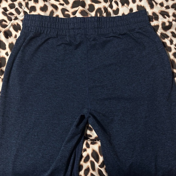 ✨Vuori Dark Blue Joggers✨ - Picture 3 of 7